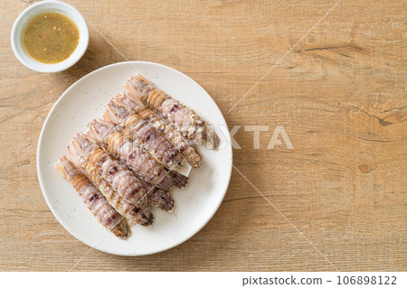 steamed crayfish or mantis shrimps or stomatopods 106898122