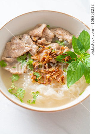 Pho Bo vietnamese soup with pork and rice noodles 106898238