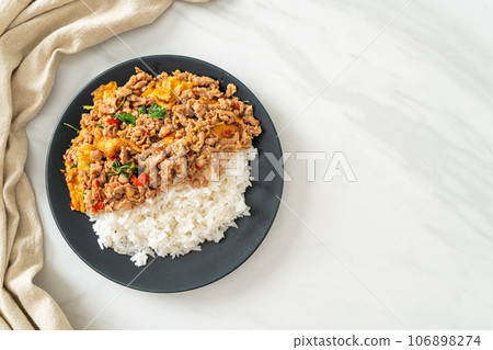 stir-fried minced pork with basil and egg topped on rice 106898274