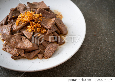 homemade stir-fried pork liver with garlic homemade stir-fried pork liver with garlic 106898286