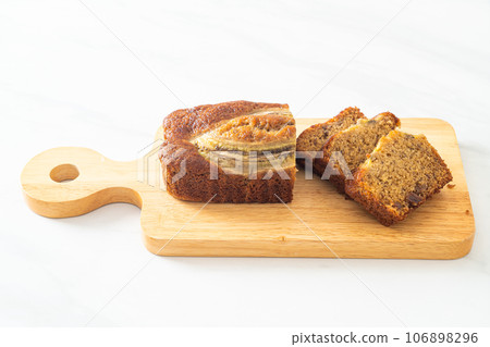 banana cake on wood board 106898296