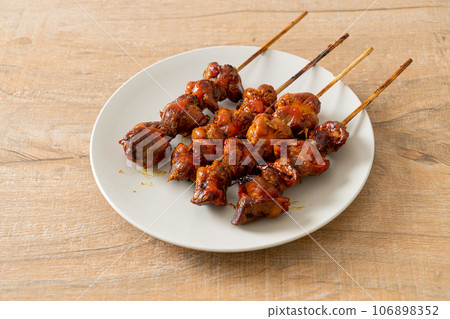 grilled chicken gizzard skewer yakitori serve in izakaya style grilled chicken gizzard skewer yakitori serve in izakaya style 106898352