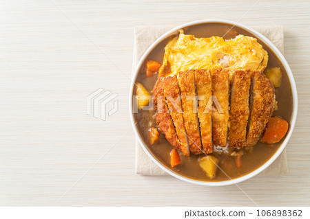 curry rice with fried pork cutlet and creamy omelet 106898362