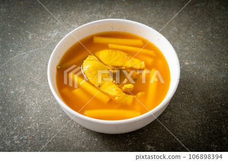 Sour soup with lotus stem and fish Sour soup with lotus stem and fish 106898394
