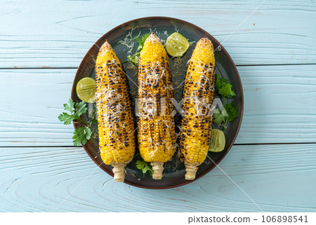 barbecue and grilled corn with cheese and lime 106898541
