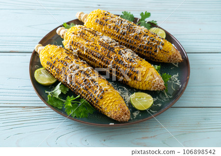 barbecue and grilled corn with cheese and lime 106898542