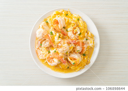 creamy omelet with shrimps or scrambled eggs and shrimps 106898644