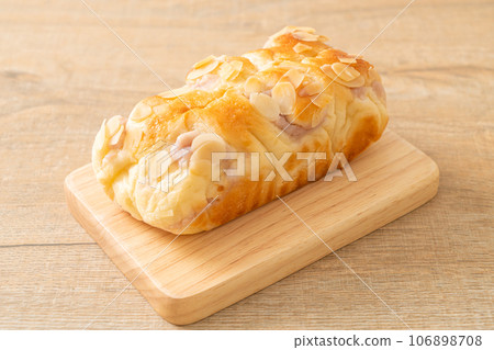 taro toast bread on wood board 106898708