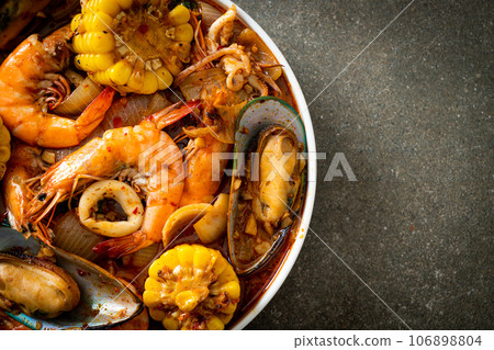 spicy barbecue seafood - shrimps, sqiud, mussel spicy barbecue seafood - shrimps, sqiud, mussel 106898804