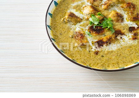 Afghani chicken in green masala curry or Hariyali tikka chicken hara masala 106898869