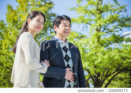 Middle-aged couple having a date in the park Middle-aged couple having a date in the park 106899172
