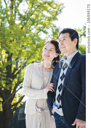 Middle-aged couple having a date in the park Middle-aged couple having a date in the park 106899178