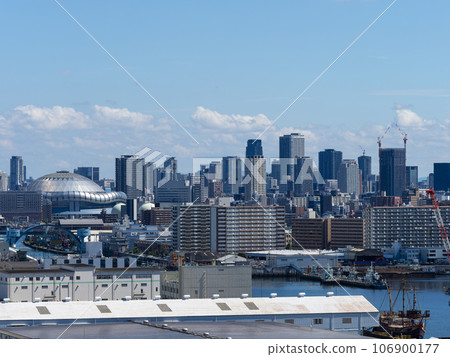 Osaka cityscape lined with buildings and scenery of the inner port Osaka cityscape lined with buildings and scenery of the inner port 106900177