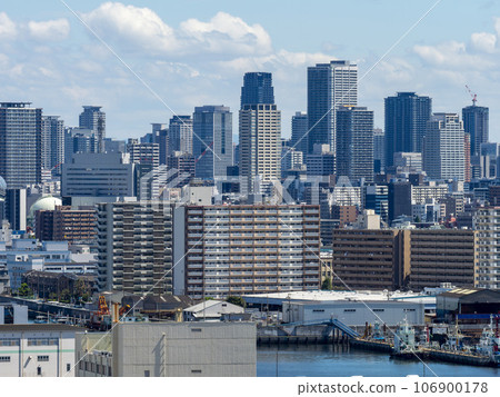 建築物林立的大阪城市景觀和內港風景 106900178