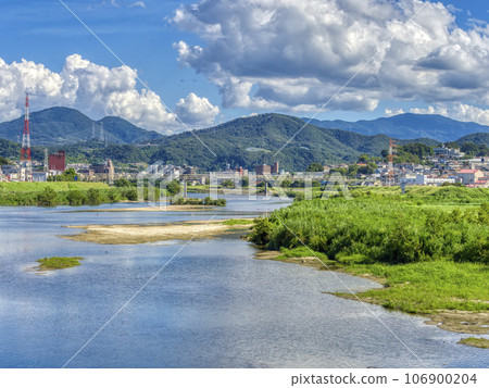 [HDR] Cityscape along the Yamato River and Mt. Nijo 106900204