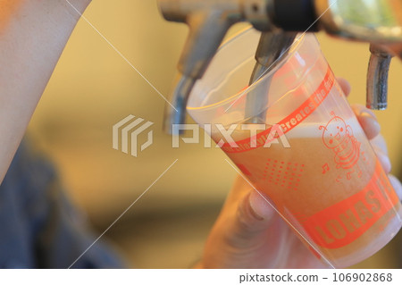 從水龍頭倒的啤酒、精釀啤酒、生啤酒 106902868
