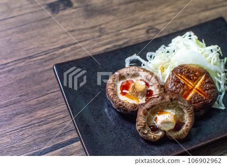 Grilled Shiitake 106902962