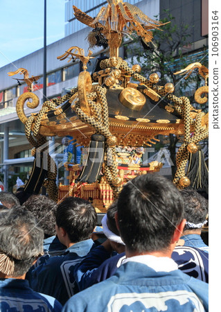 Festivals in Edo and Tokyo: Festivals where portable shrines are carried 106903164