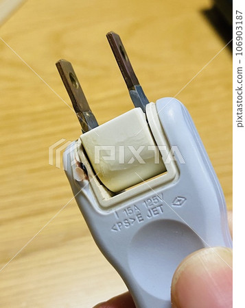 Burnt extension cord Burnt extension cord 106903187