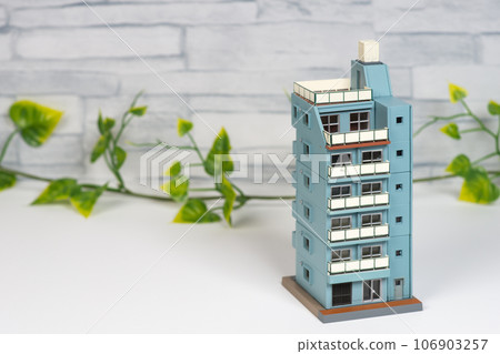 Image of a slightly older condominium from the Showa era 106903257