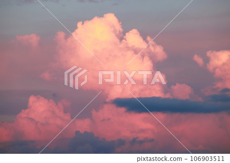 夕陽照亮的積雨雲 夕陽照亮的積雨雲 106903511