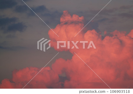 夕陽照亮的積雨雲 夕陽照亮的積雨雲 106903518