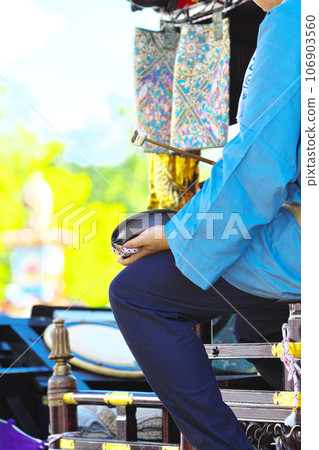高崎市高崎節 人們乘坐花車敲鑼打鼓 106903560