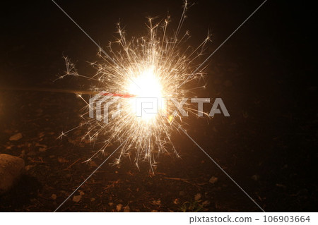Hand-held fireworks 106903664