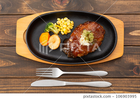 日式磨碎的漢堡牛排 106903995