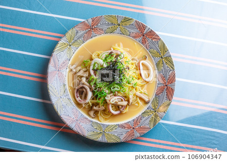 Japanese sauce pasta with squid and mushrooms 106904347