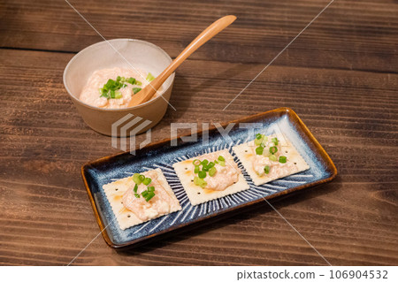 Mentaiko cream cheese canapé Mentaiko cream cheese canapé 106904532