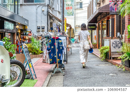 東京下北澤世田谷區的城市景觀 東京下北澤世田谷區的城市景觀 106904587