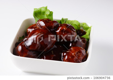 Sweet and sour Chinese meat dumplings 106904736