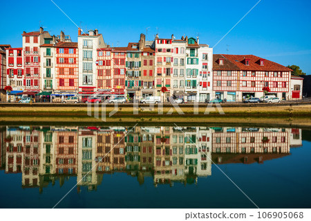 Colorful houses in Bayonne, France Colorful houses in Bayonne, France 106905068