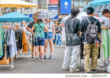 Tokyo Setagaya cityscape Shimokitazawa Station flea market 106905337
