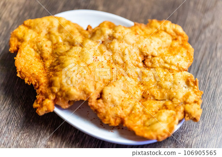 Big chicken pie Big chicken pie 106905565