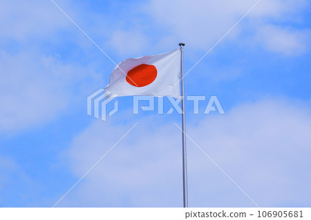 Japanese flag (Japanese flag) fluttering in the wind 106905681