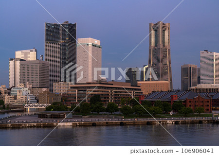 [神奈川縣]橫濱港未來/黃昏的城市景觀 106906041
