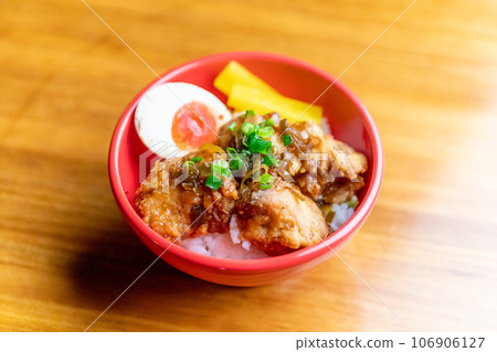 Fried chicken rice bowl Fried chicken rice bowl 106906127