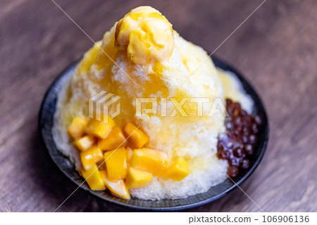 Mango shaved ice 106906136