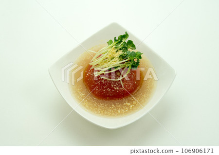 整個西紅柿冷開胃菜 整個西紅柿冷開胃菜 106906171