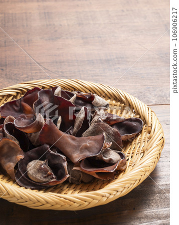 活潑的石斑魚 106906217