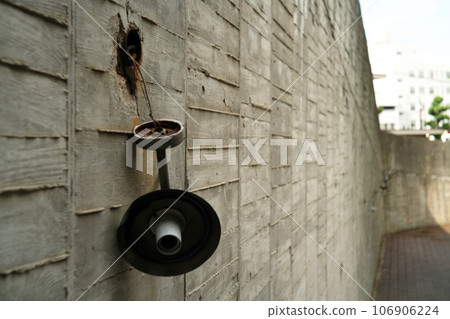 broken street light 106906224