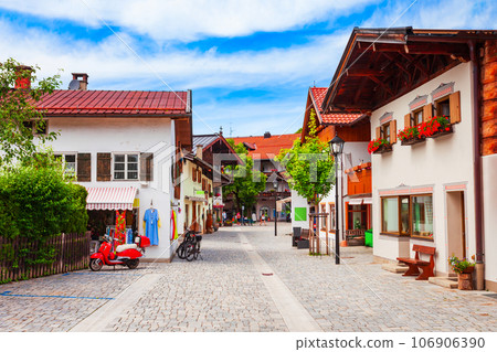 Beauty houses with luftlmalerei painting, Oberammergau 106906390