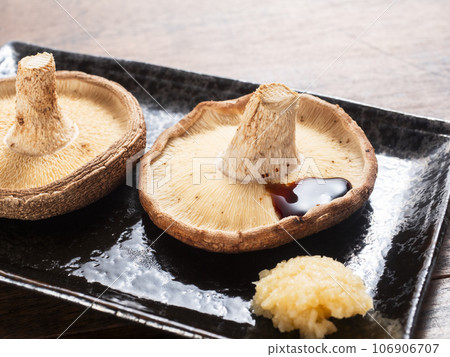 Grilled Shiitake 106906707