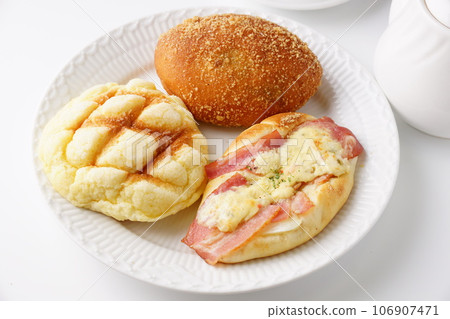 Sweet bread and side dish bread Sweet bread and side dish bread 106907471