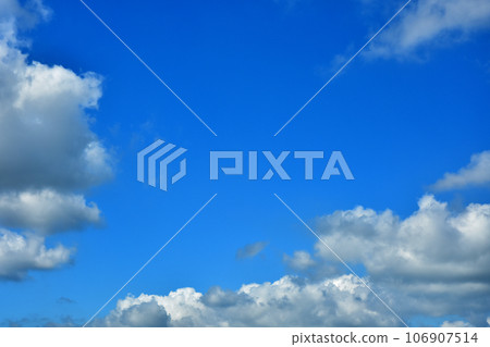 陽光明媚的夏日天空 陽光明媚的夏日天空 106907514