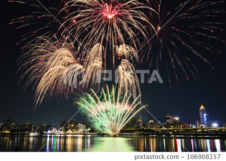Dadaocheng fireworks show 106908157