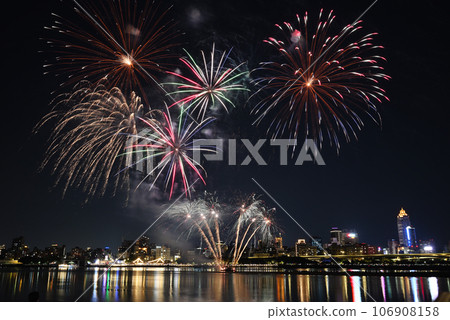 Dadaocheng fireworks show 106908158