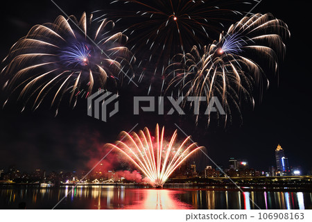 Dadaocheng fireworks show 106908163